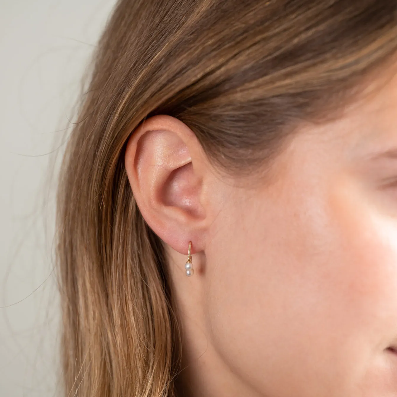 AUDREY PEARL SOLID GOLD EARRING - Sisi Copenhagen