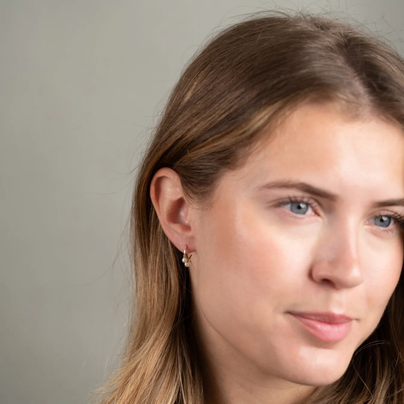 AUDREY PEARL SOLID GOLD EARRING - Sisi Copenhagen