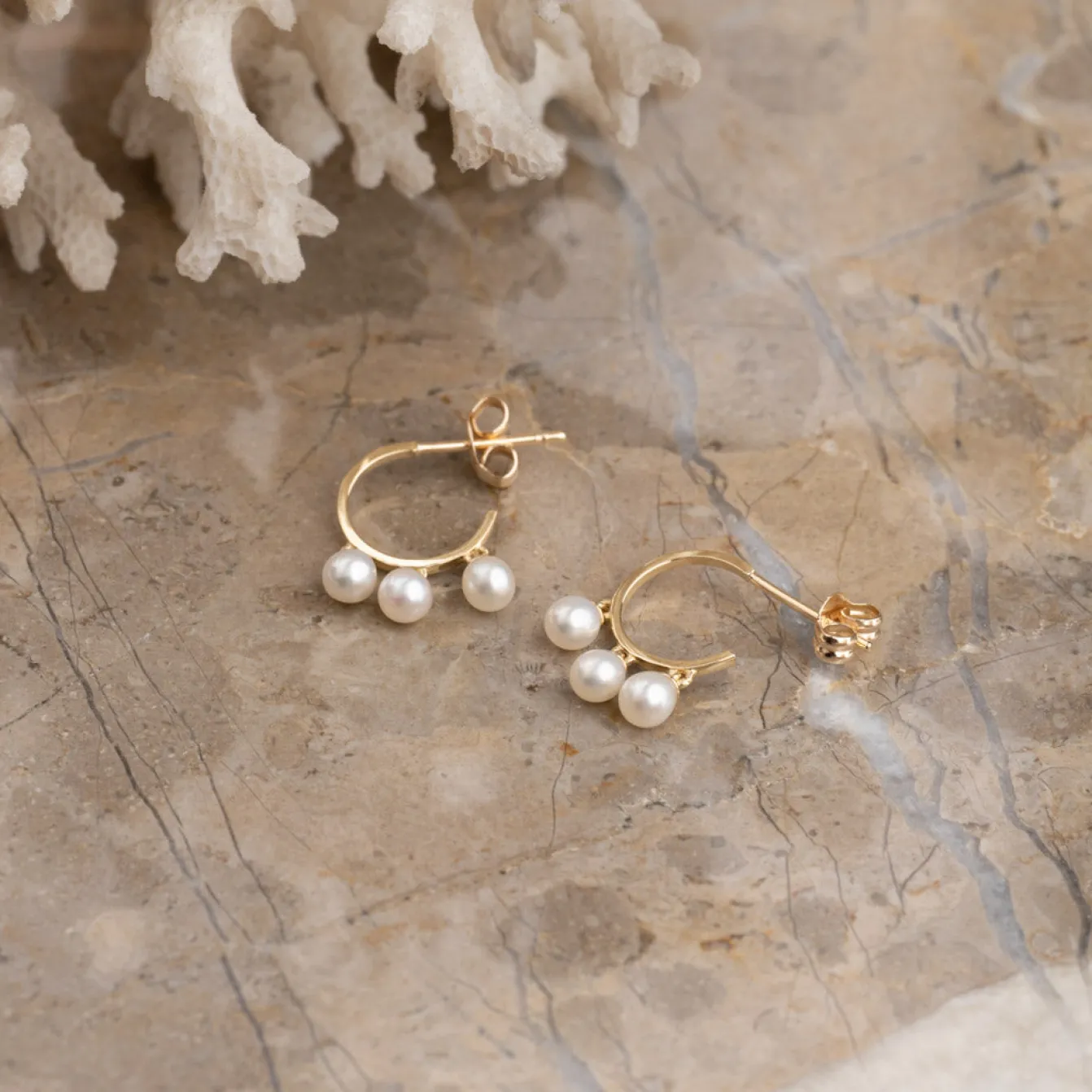AUDREY PEARL SOLID GOLD EARRING - Sisi Copenhagen