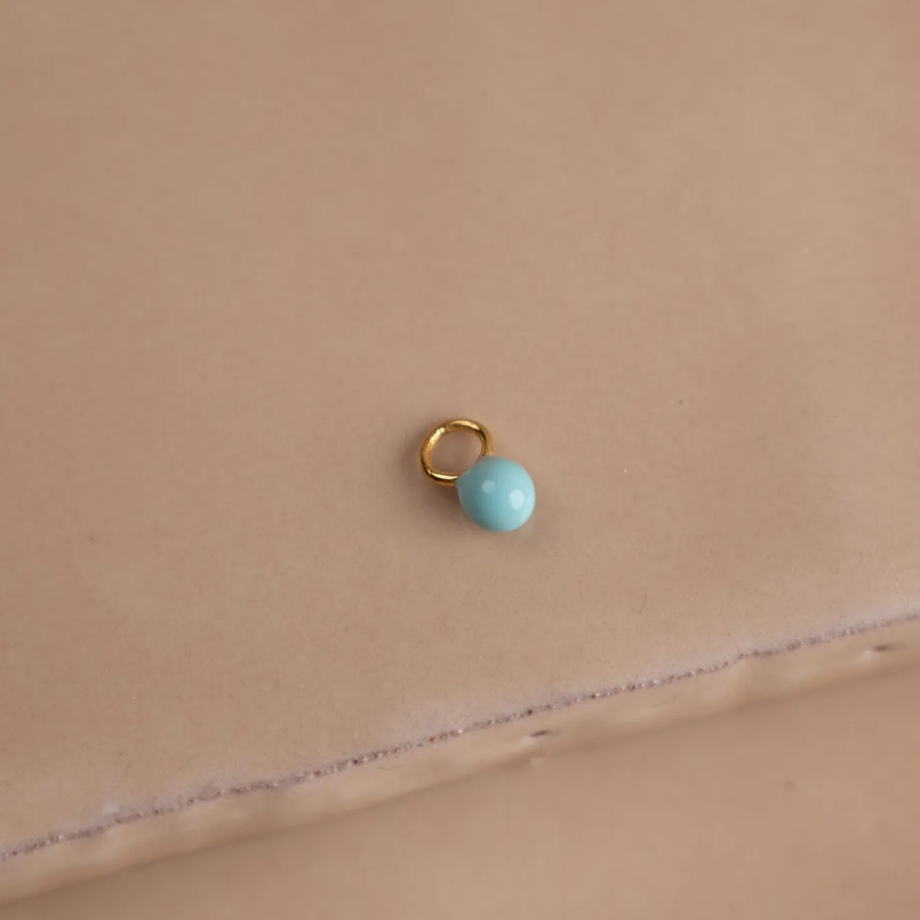 AURA LIGHT BLUE GOLDEN EARRING CHARM