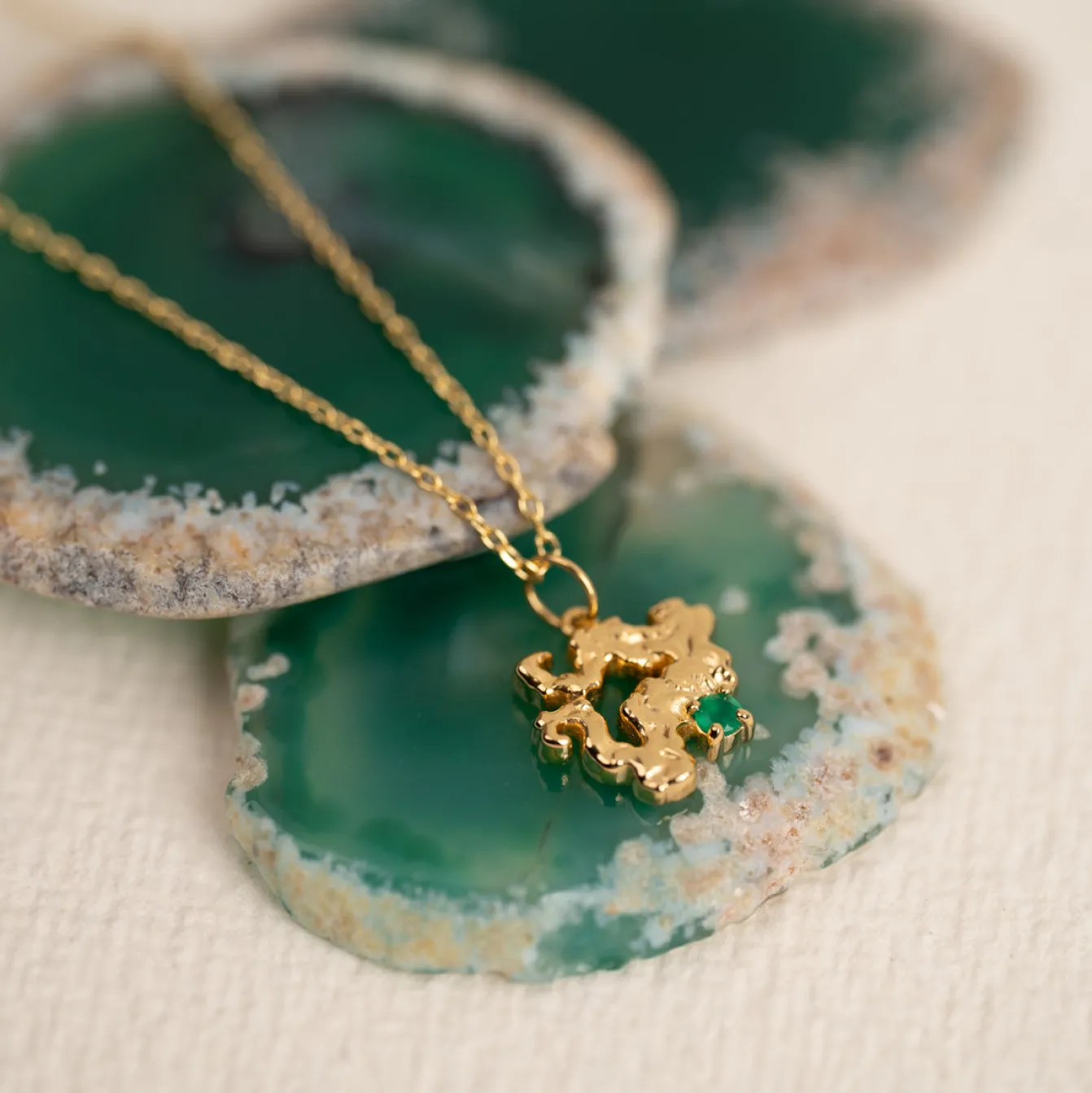 AURELIA GREEN AGATE GOLDEN PENDANT