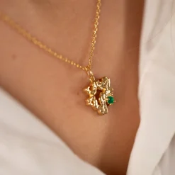 AURELIA GREEN AGATE GOLDEN PENDANT