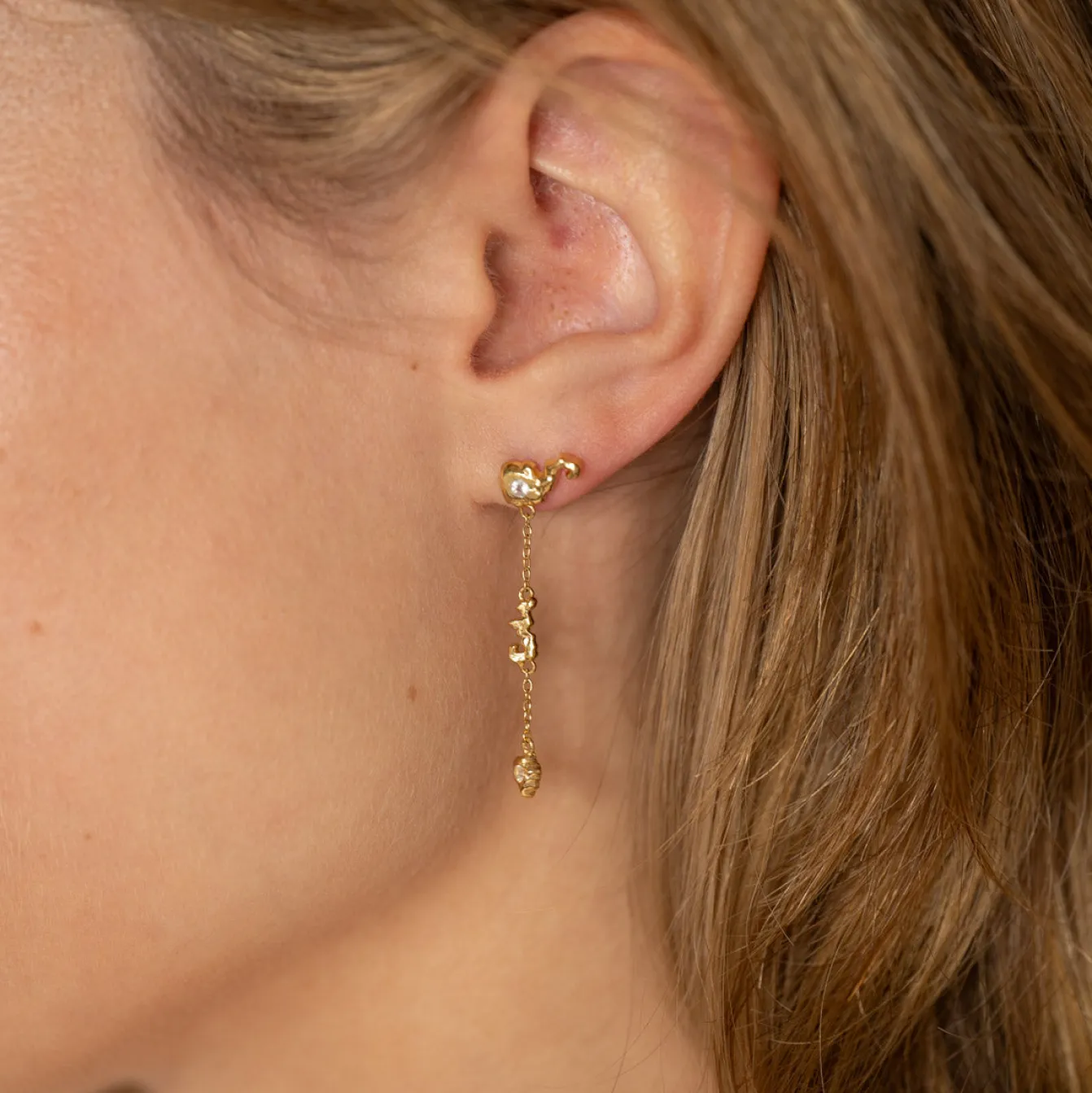 AURELIA MOONSTONE GOLDEN EARRING