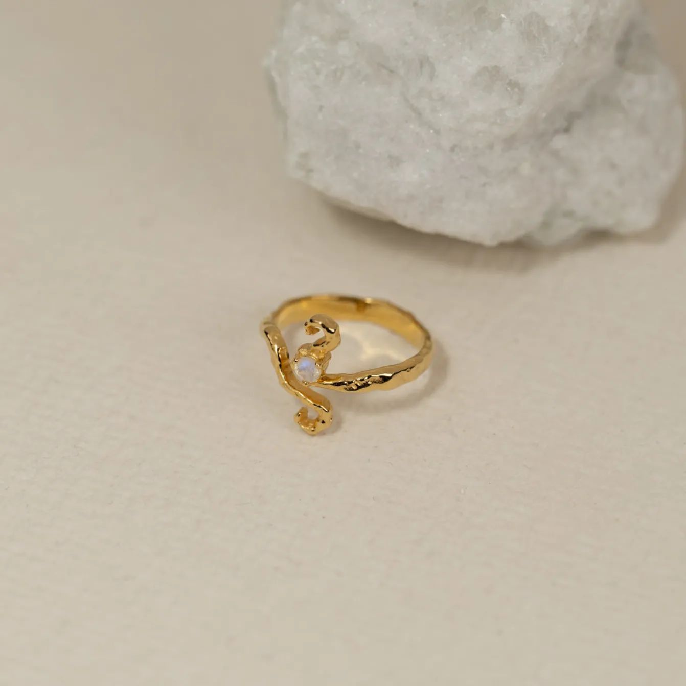 AURELIA MOONSTONE GOLDEN RING