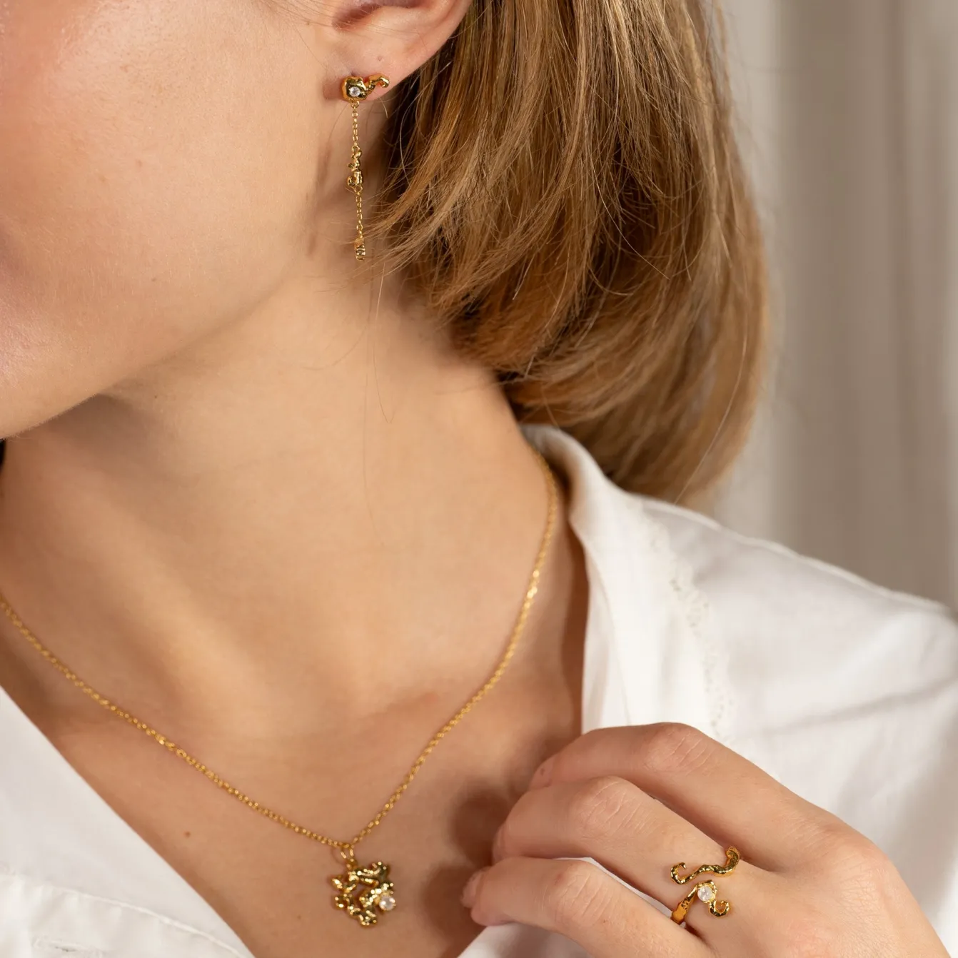 AURELIA MOONSTONE GOLDEN EARRING