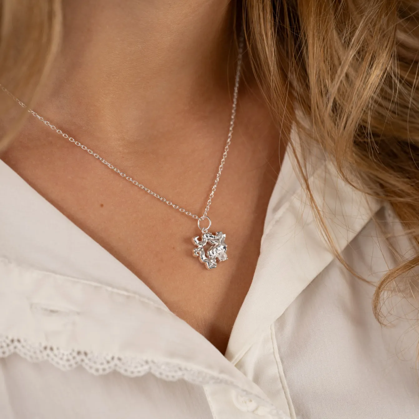 AURELIA MOONSTONE SILVER PENDANT