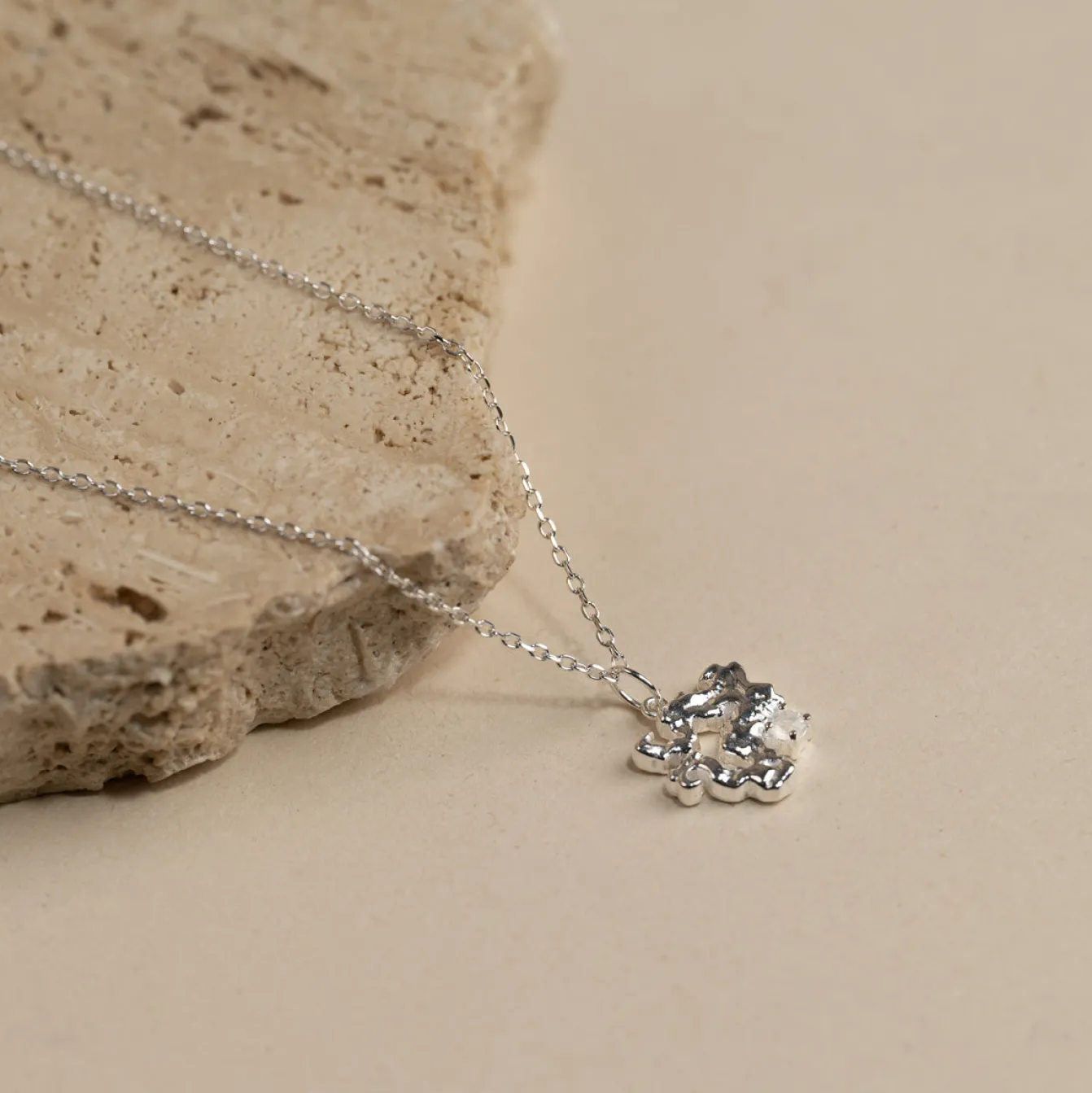 AURELIA MOONSTONE SILVER PENDANT