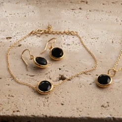 AVA BLACK ONYX GOLDEN BRACELET