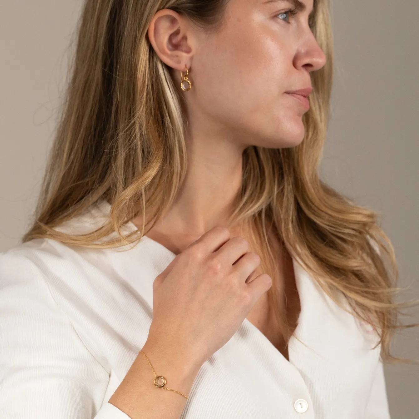 AVA WHITE TOPAZ GOLDEN EARRING - Sisi Copenhagen