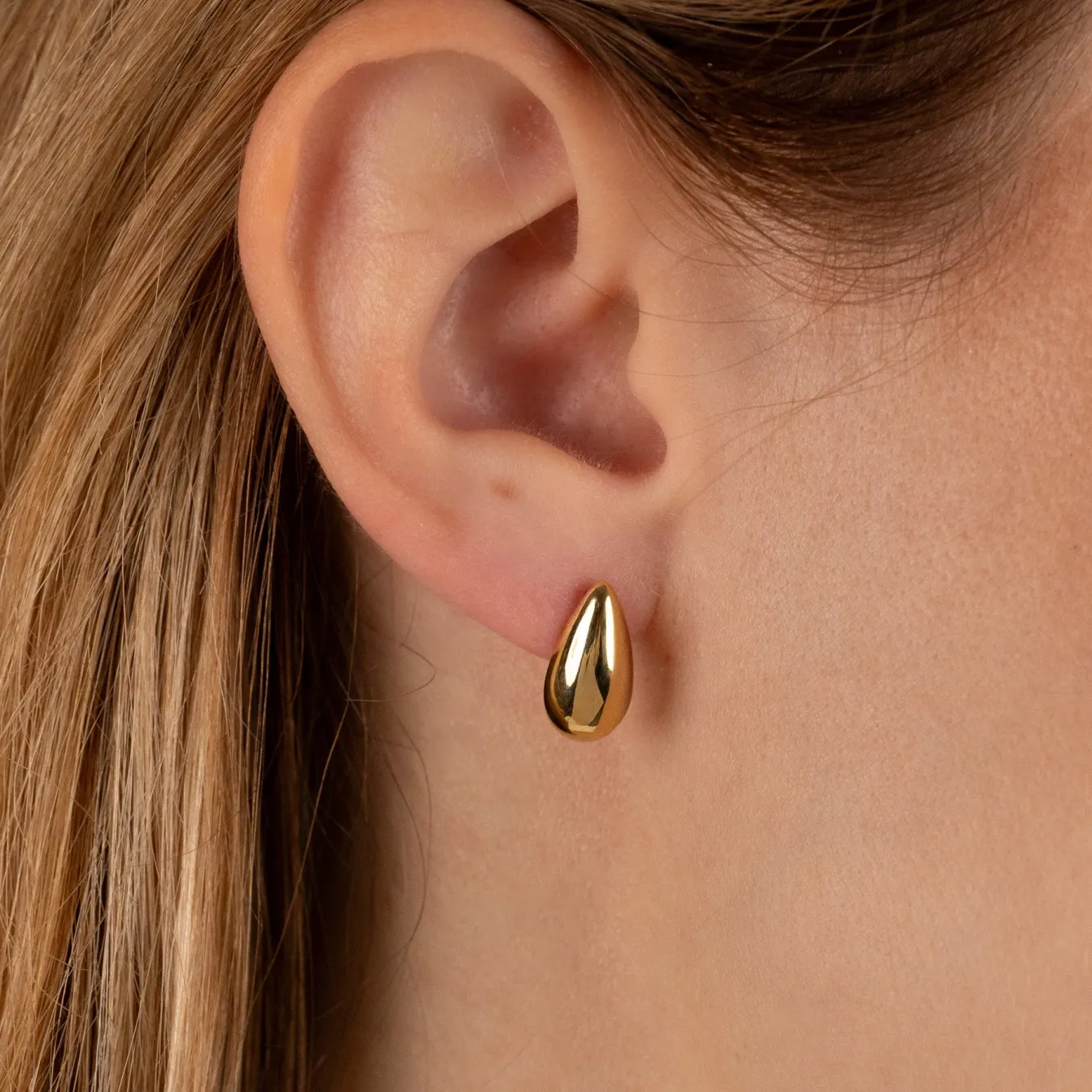 BEA GOLDEN STUD EARRING