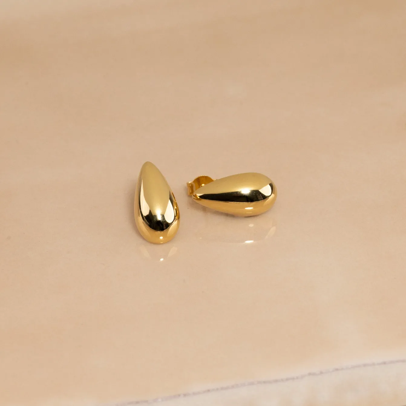 BEA GOLDEN STUD EARRING