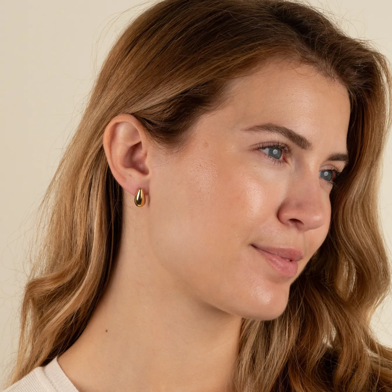 BEA GOLDEN STUD EARRING