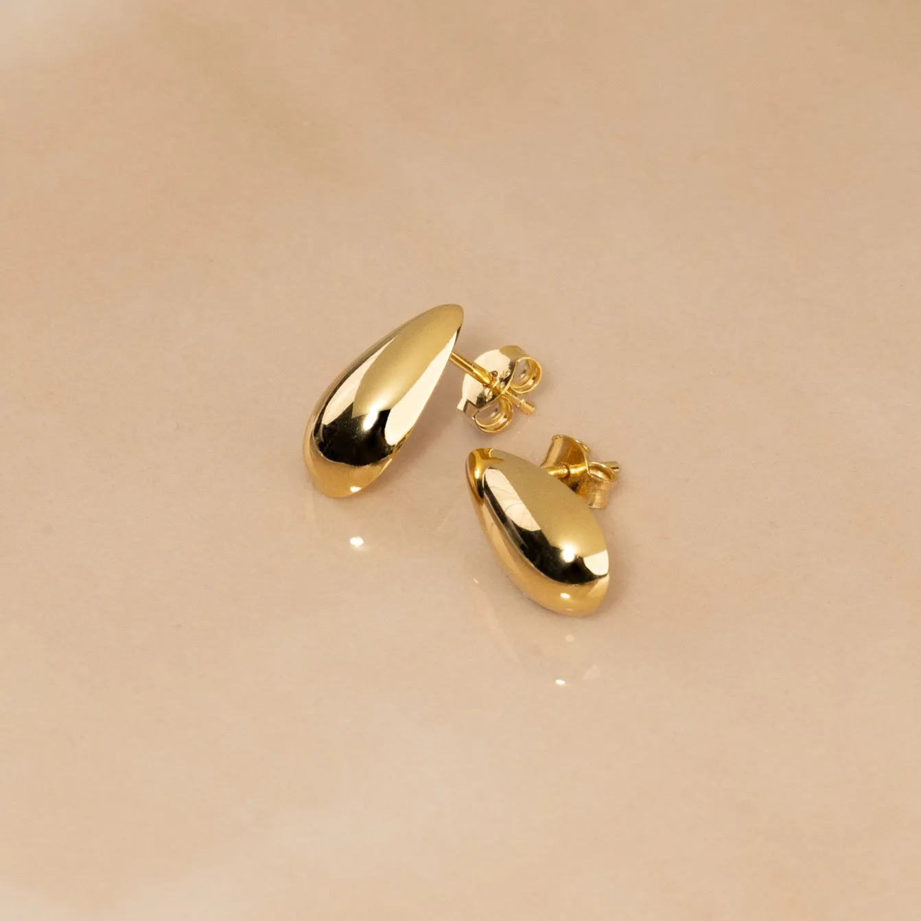 BEA GOLDEN STUD EARRING