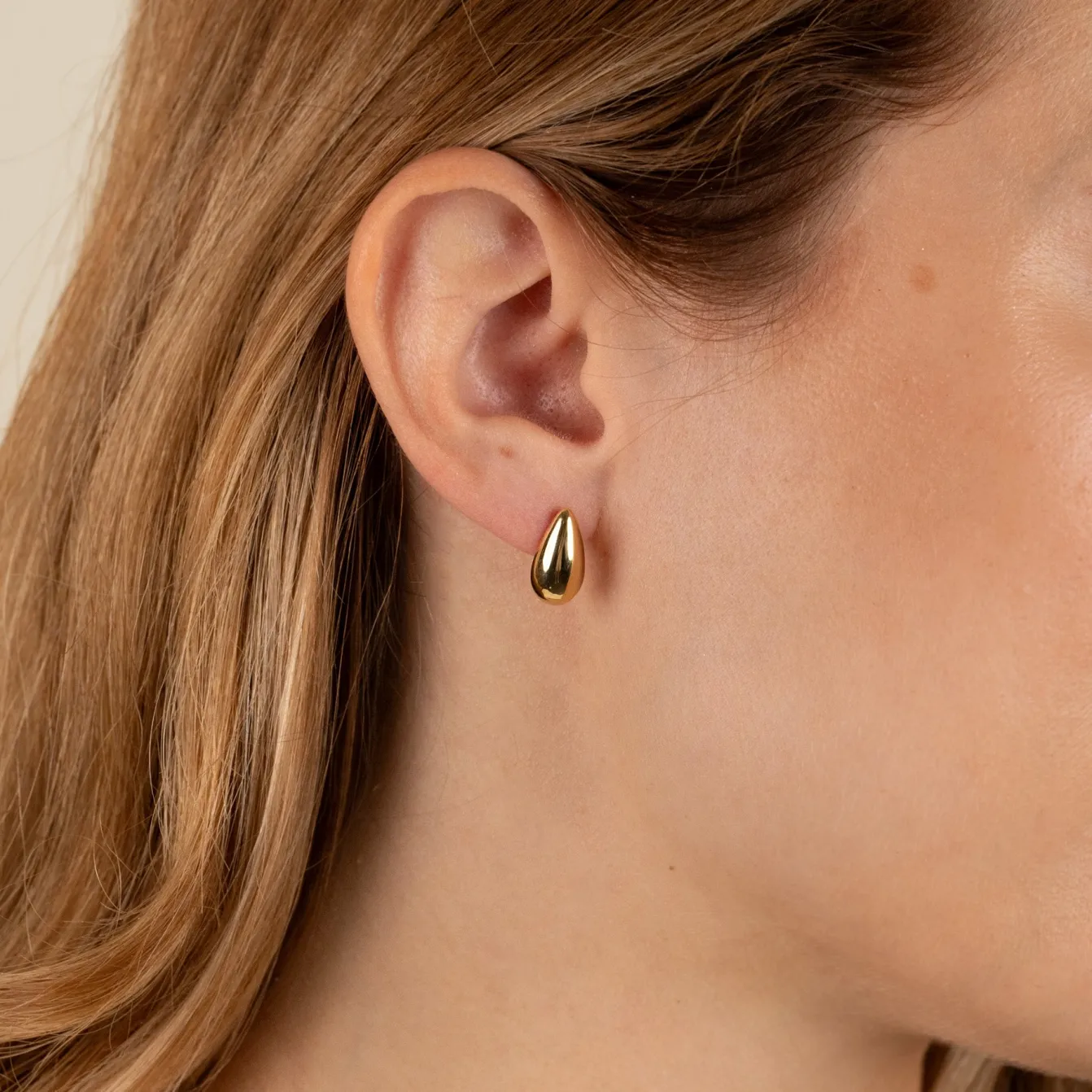 BEA GOLDEN STUD EARRING