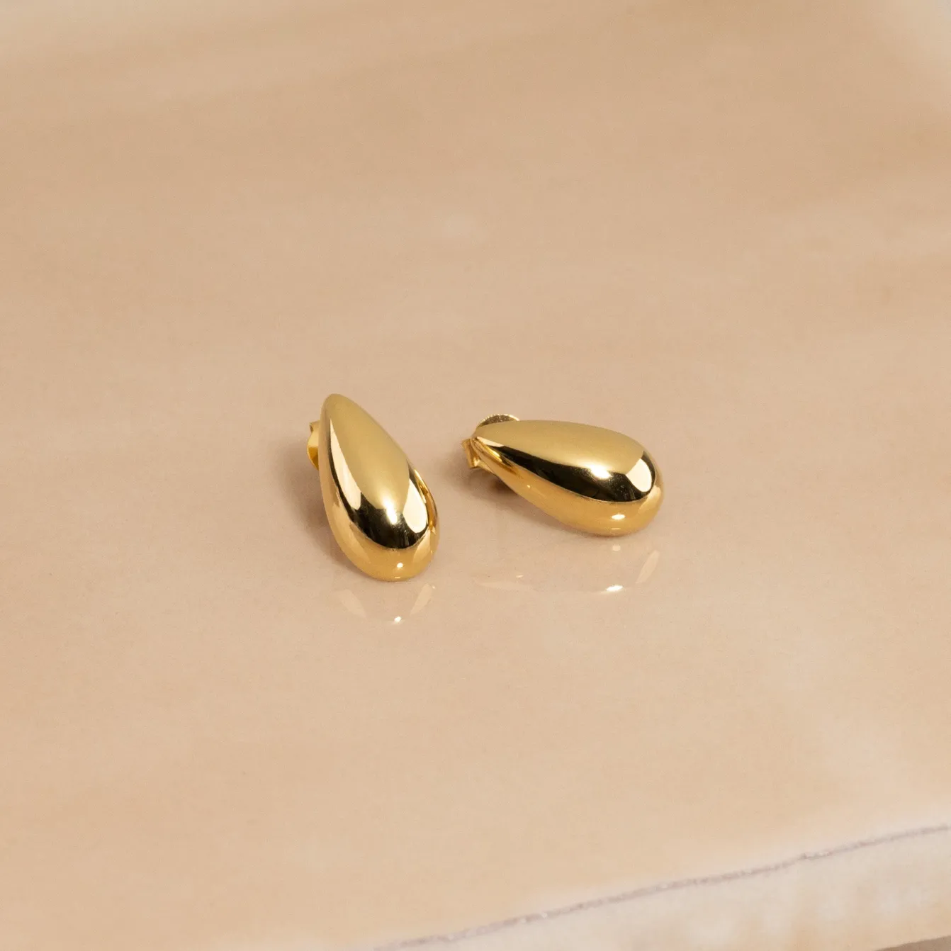 BEA GOLDEN STUD EARRING