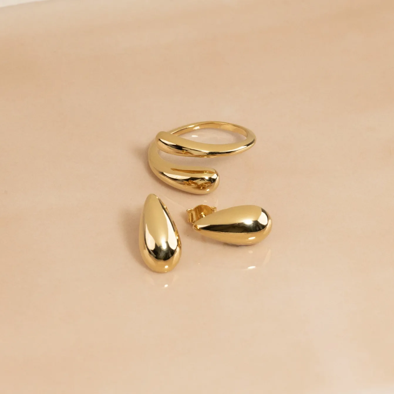 BEA GOLDEN STUD EARRING