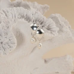 BELLA SMALL WHITE PEARL SILVER EARRING - Sisi Copenhagen