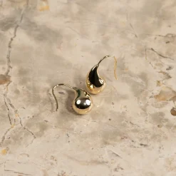 BERENICE SOLID GOLD HOOK EARRING