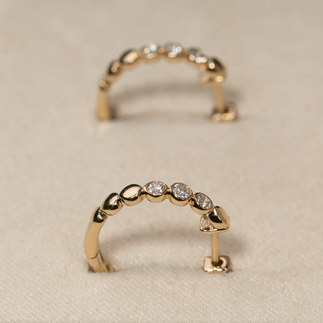 BEZEL DIAMOND CREOL EARRING - 0.2ct - YG
