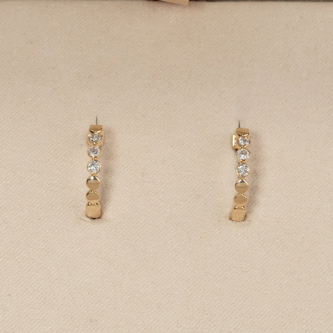BEZEL DIAMOND CREOL EARRING - 0.2ct - YG