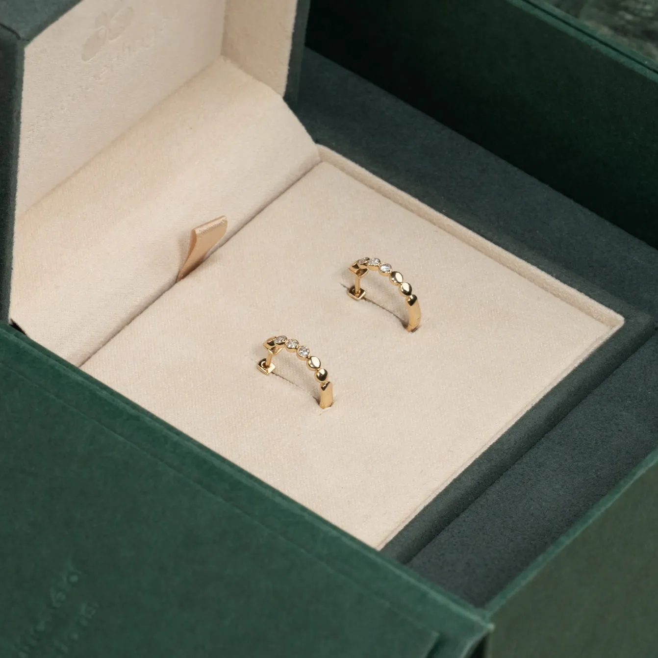 BEZEL DIAMOND CREOL EARRING - 0.2ct - YG
