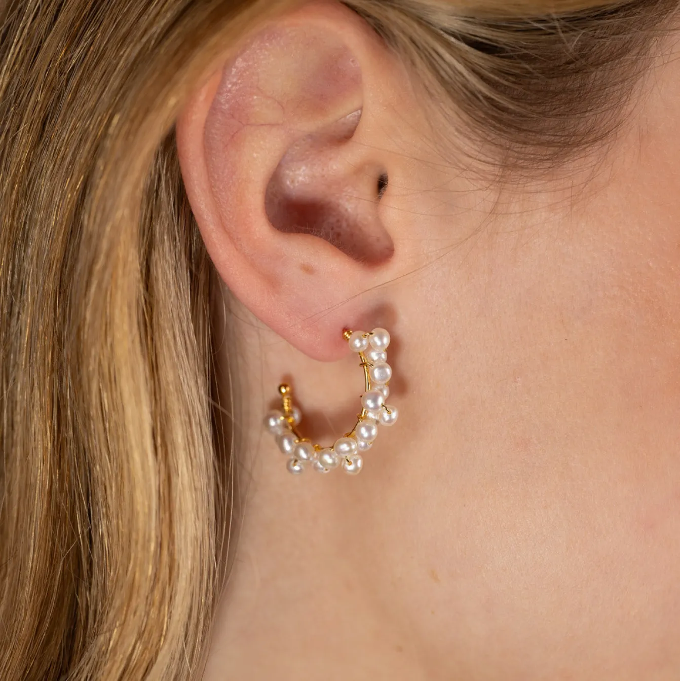 BIANCA PEARL GOLDEN CREOL EARRING