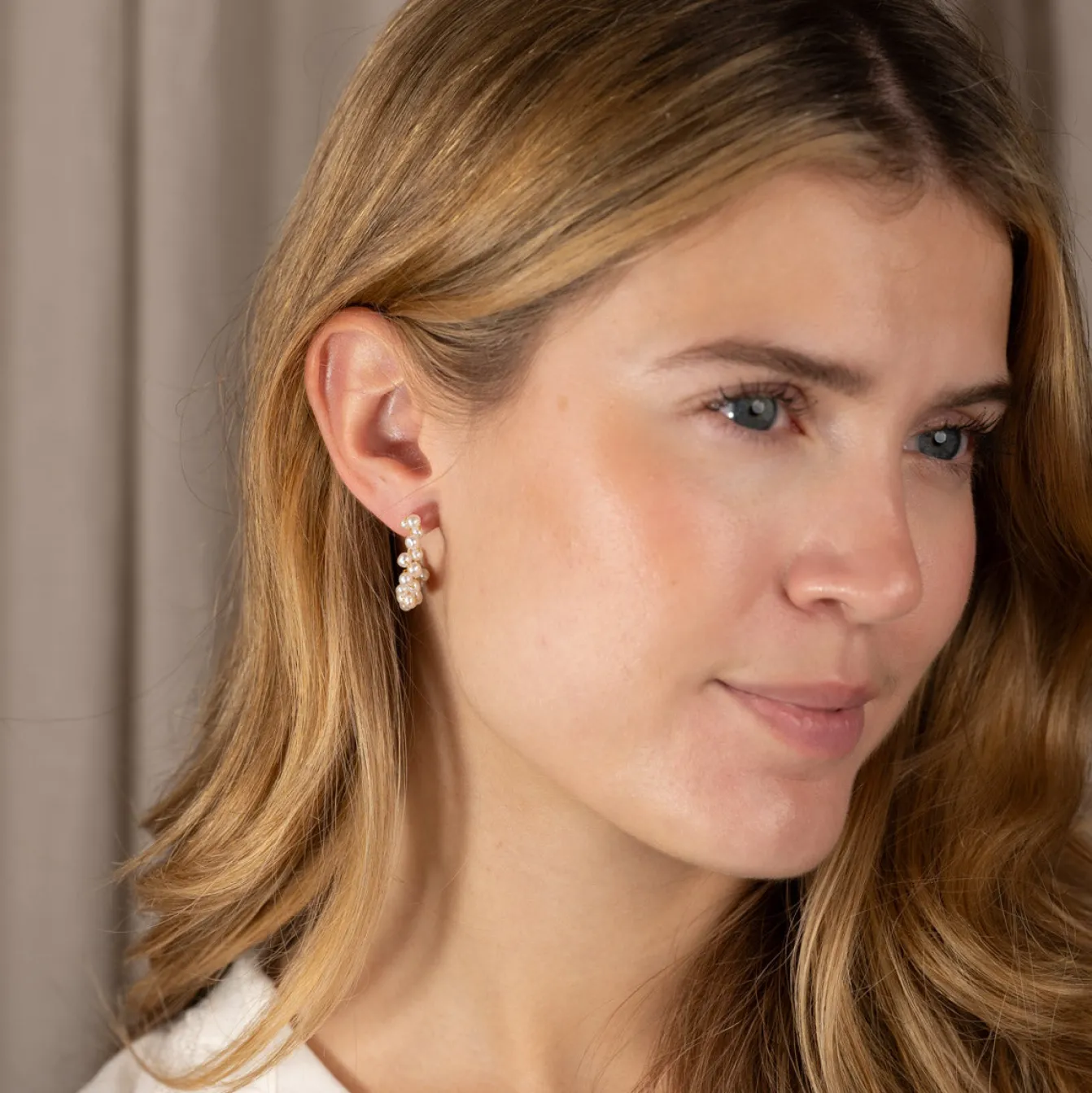 BIANCA PEARL GOLDEN CREOL EARRING