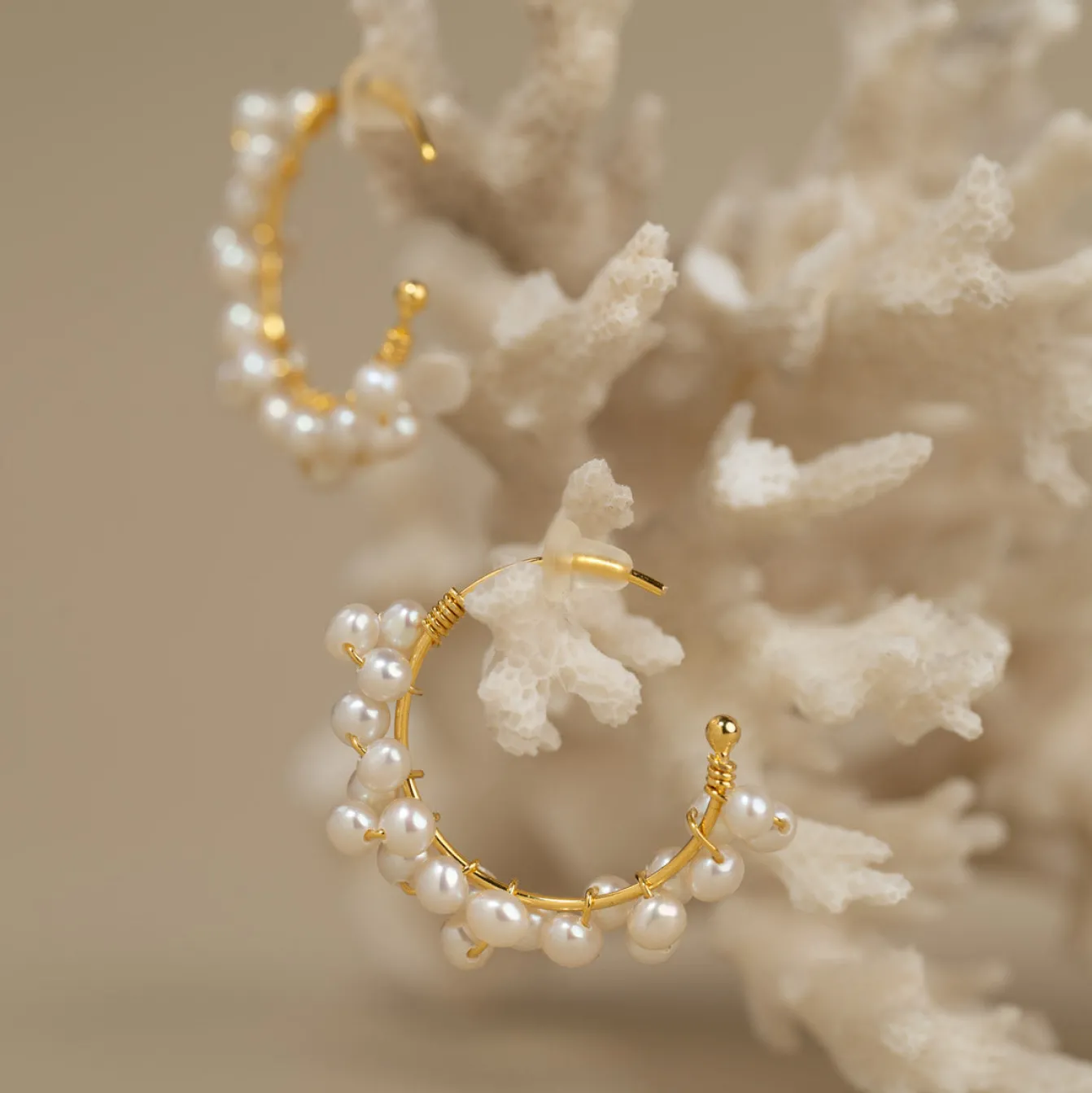 BIANCA PEARL GOLDEN CREOL EARRING