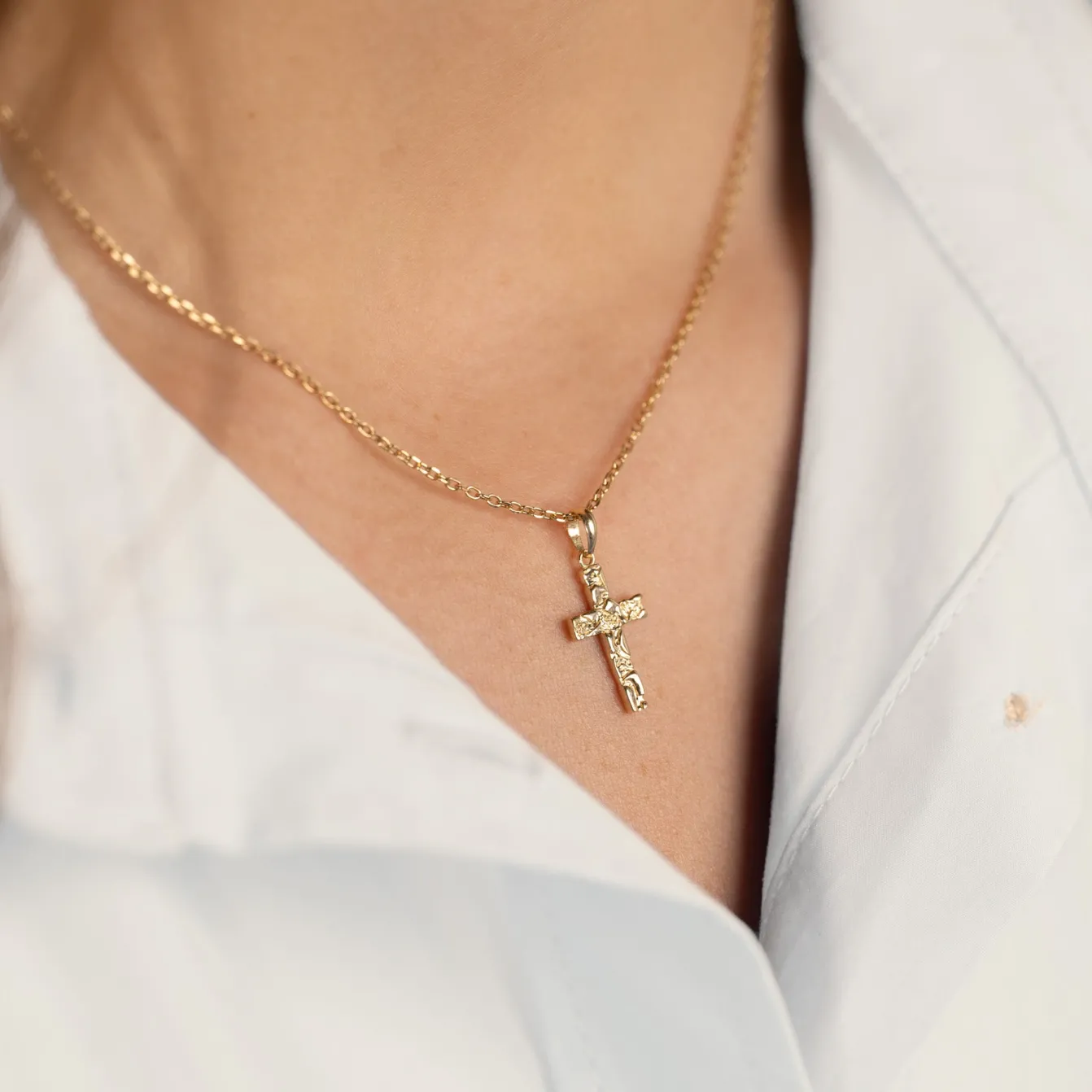 CELESTE SOLID GOLD PENDANT