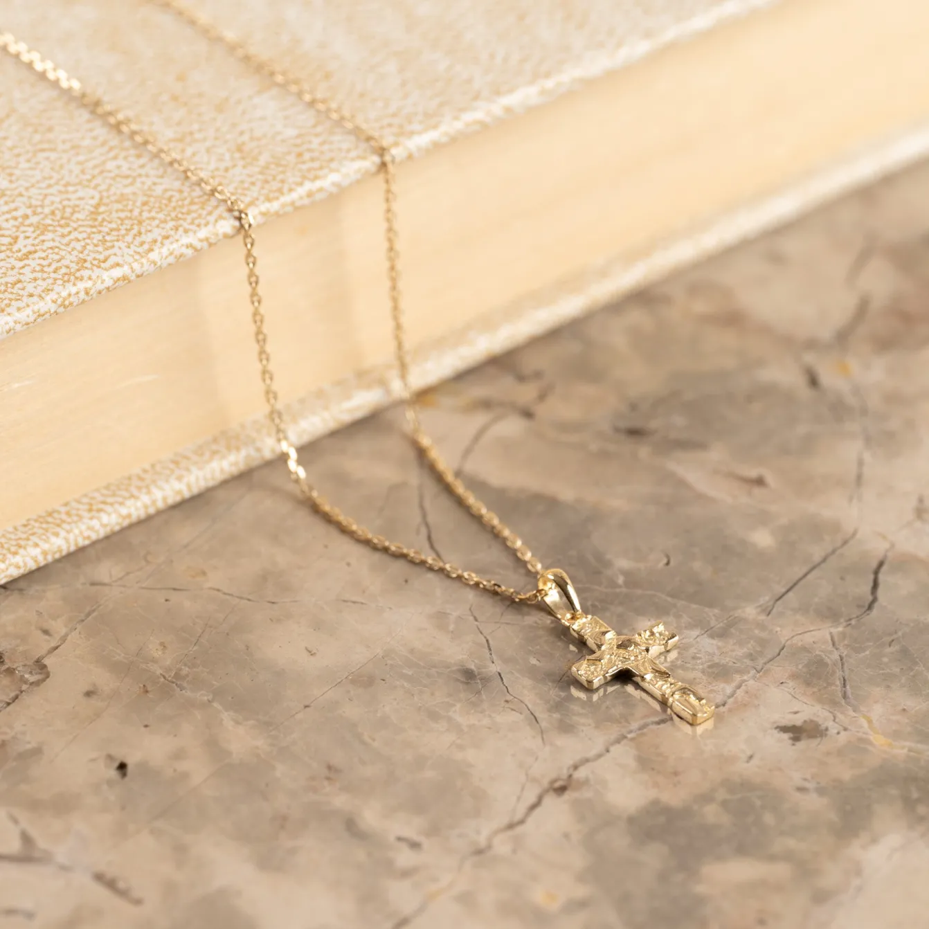 CELESTE SOLID GOLD PENDANT