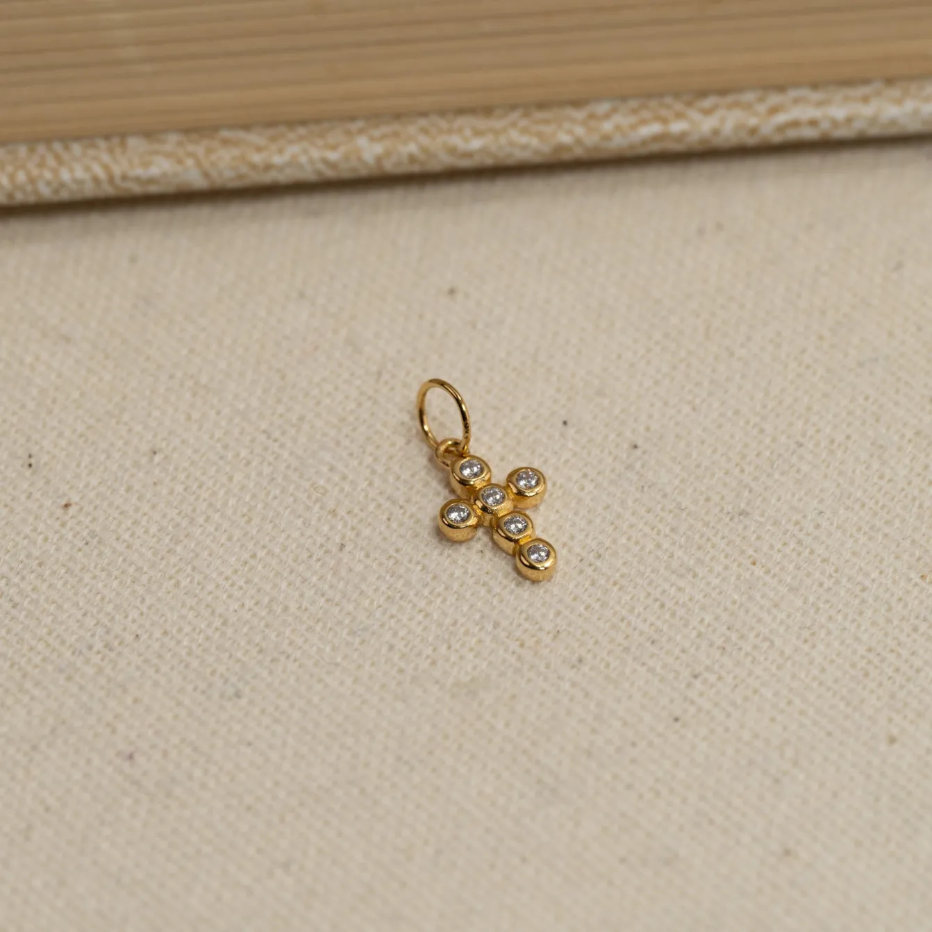 CHRISTA CRYSTAL GOLDEN PENDANT - Sisi Copenhagen