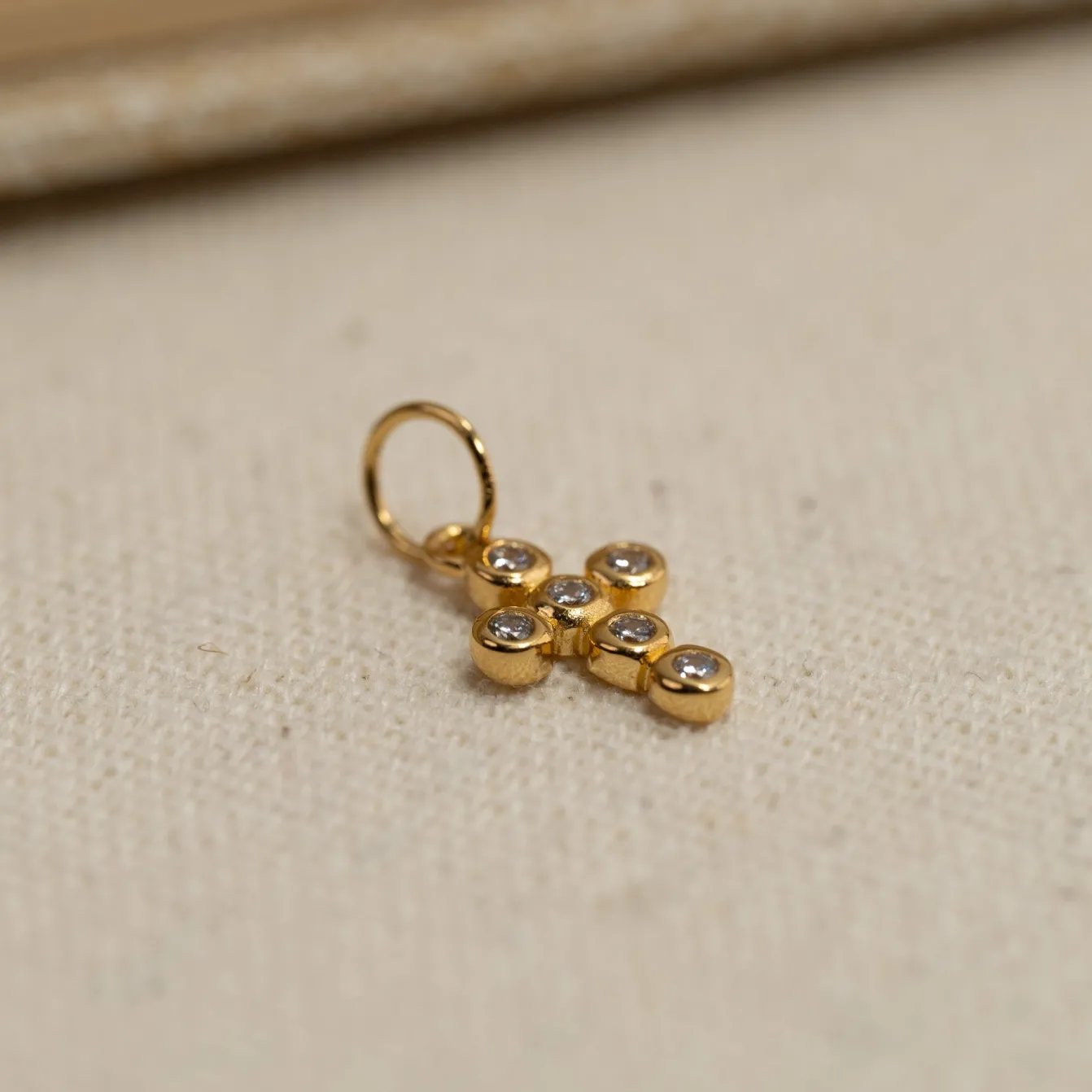 CHRISTA CRYSTAL GOLDEN PENDANT - Sisi Copenhagen