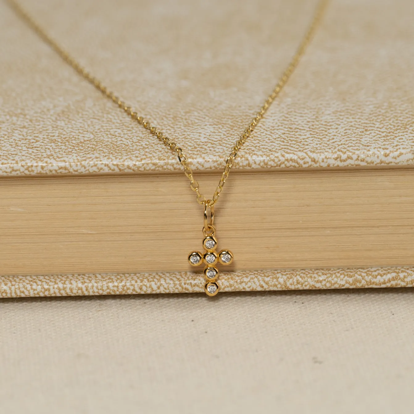 CHRISTA CRYSTAL GOLDEN PENDANT - Sisi Copenhagen