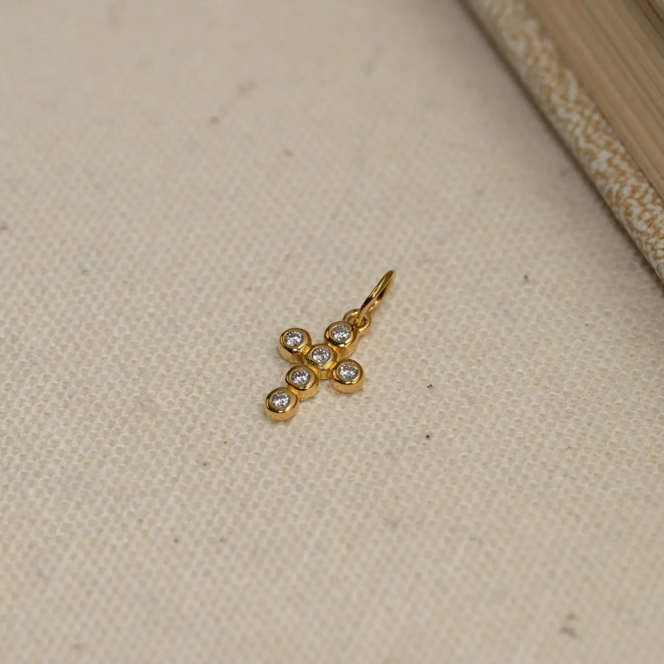CHRISTA CRYSTAL GOLDEN PENDANT - Sisi Copenhagen