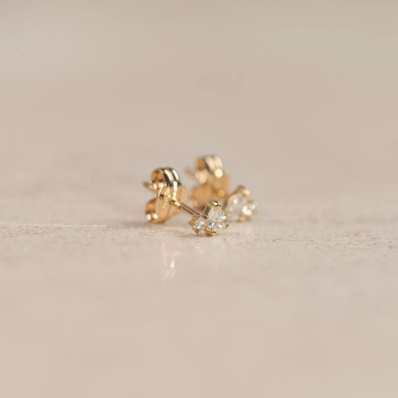 CIELA CRYSTAL SOLID GOLD EARRING