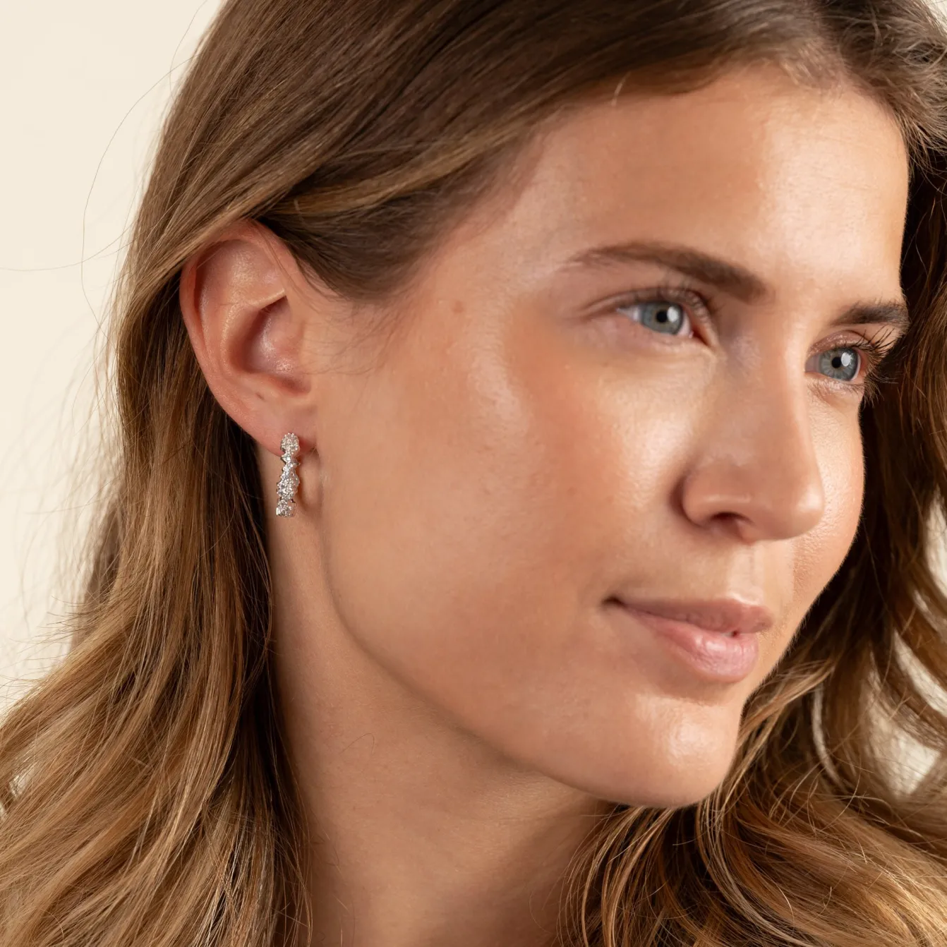 CLAIR CRYSTAL GOLDEN CREOL EARRING - Sisi Copenhagen