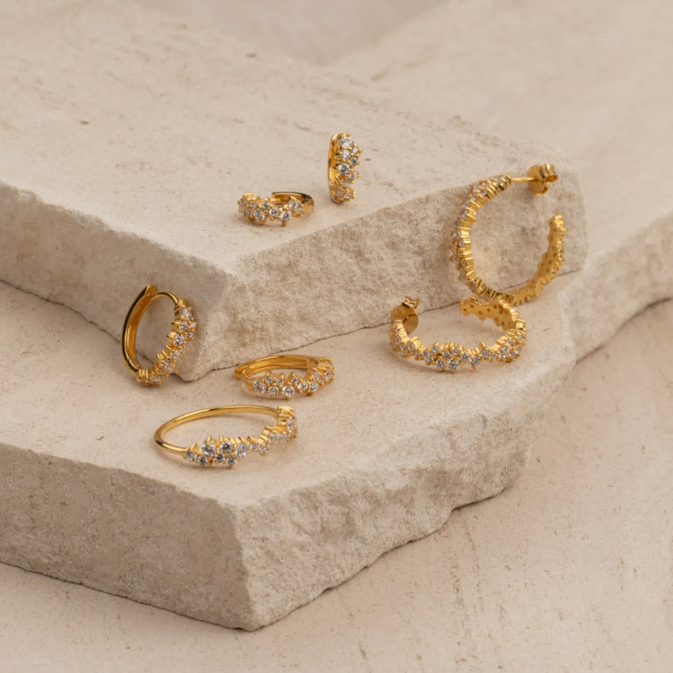 CLAIR CRYSTAL GOLDEN RING