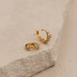 Clair Krystal Guld Mini Huggie Ørering - Sisi Copenhagen
