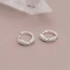 Clair Krystal Sølv Lille Huggie Ørering - Sisi Copenhagen