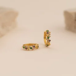Clair Rainbow Guld Lille Huggie Ørering - Sisi Copenhagen