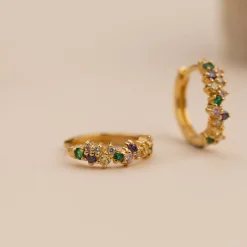 Clair Rainbow Guld Lille Huggie Ørering - Sisi Copenhagen