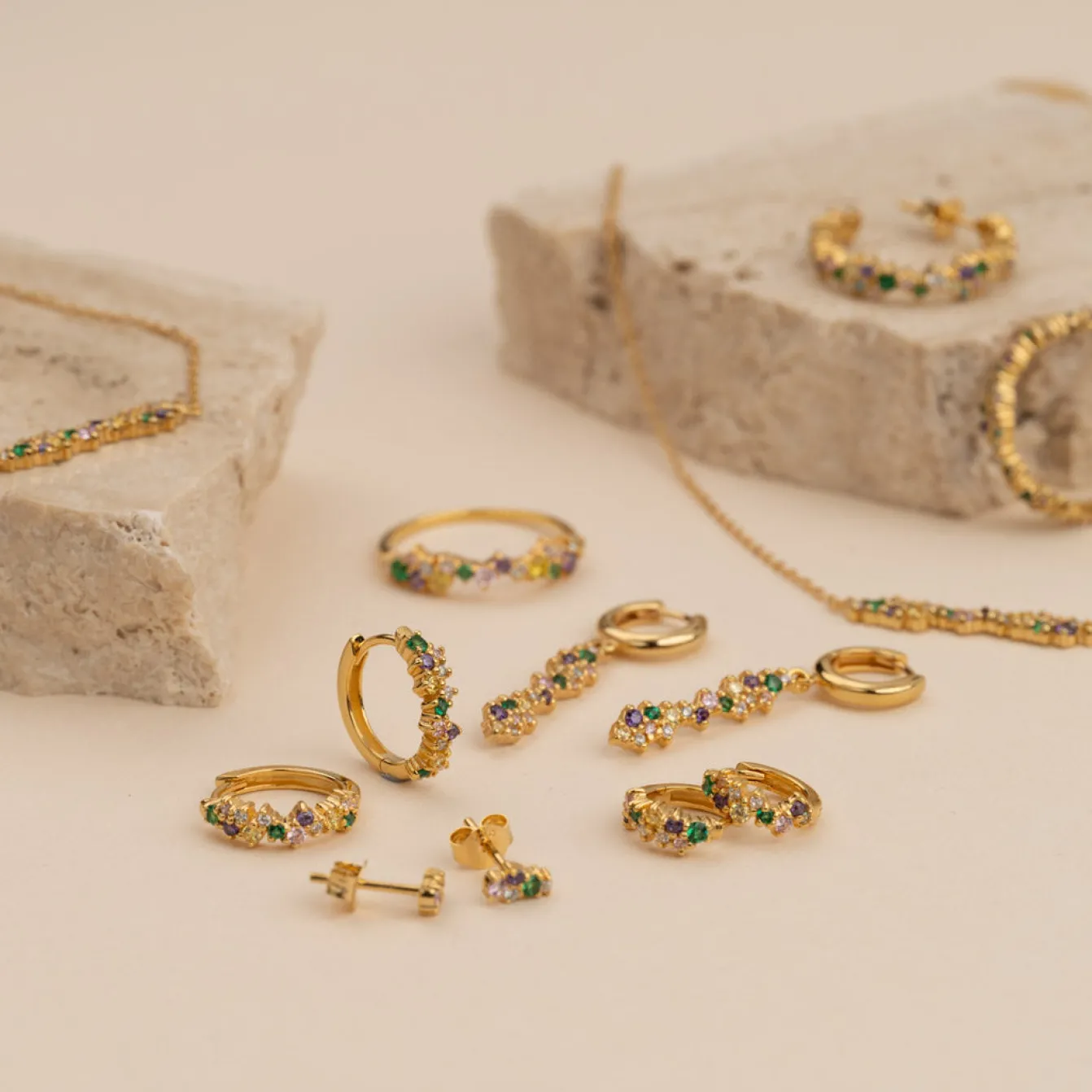 Clair Rainbow Guld Mini Huggie Ørering - Sisi Copenhagen