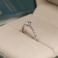 CLASSIC ALLIANCE 6-PRONG DIAMOND RING - 0.7ct - WG