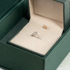 CLASSIC ALLIANCE 6-PRONG DIAMOND RING - 0.9ct - WG