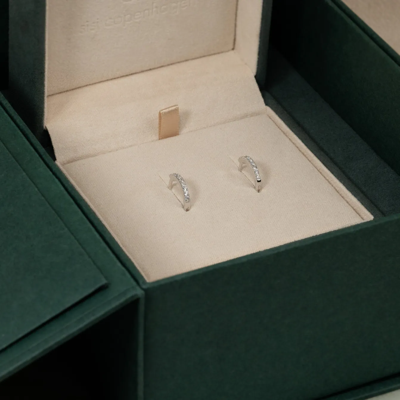 CLASSIC DIAMOND CREOL EARRING - 0.15ct - WG