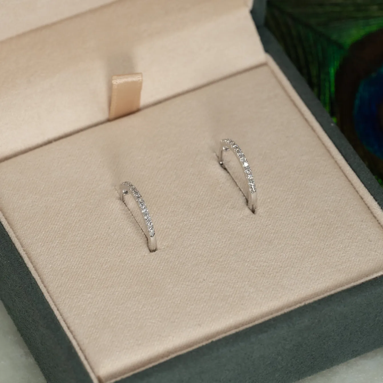 CLASSIC DIAMOND CREOL EARRING - 0.2ct - WG