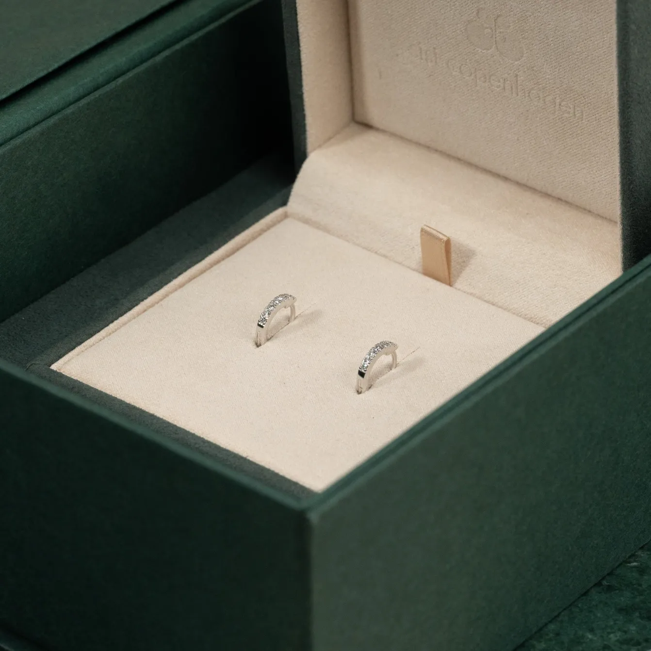 CLASSIC DIAMOND CREOL EARRING - 0.11ct - WG