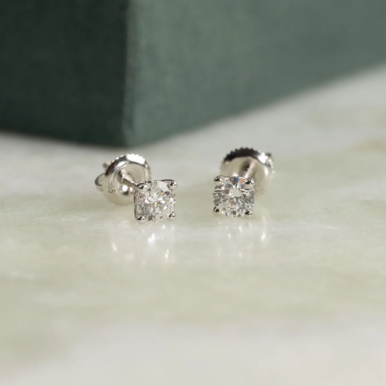 CLASSIC SOLITAIRE DIAMOND STUD EARRING - 0.8ct - WG