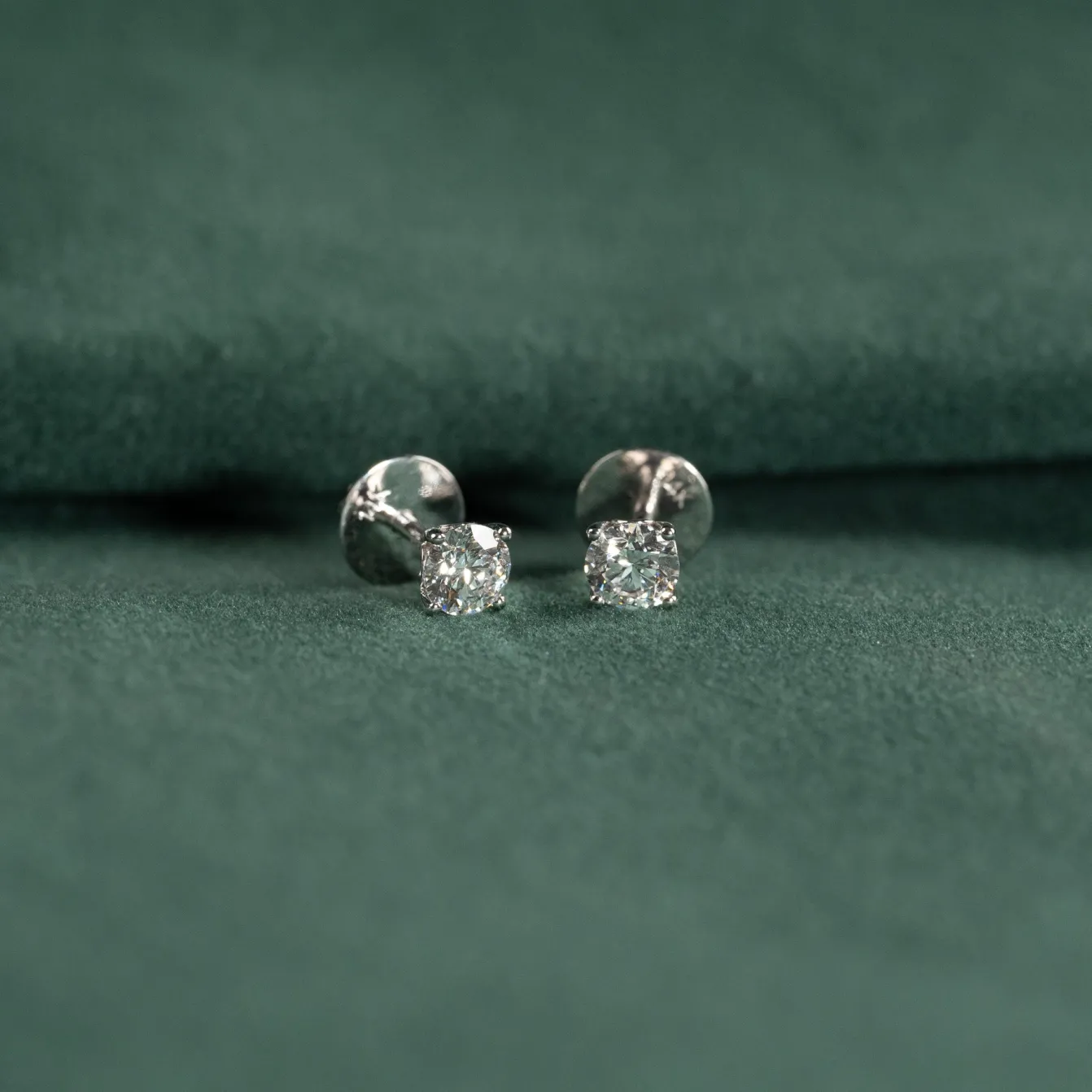 CLASSIC SOLITAIRE DIAMOND STUD EARRING - 1.0ct - WG