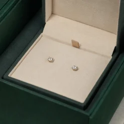 CLASSIC SOLITAIRE DIAMOND STUD EARRING - 0.8ct - YG